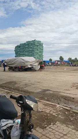 xe ba gác Campuchia lạ lắm à nha 😂😂