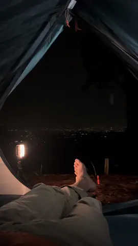 mau tidur, sudah lelah. . #campingrain #berkemah #campingsolo #bukitcirimpak #campingbogor 