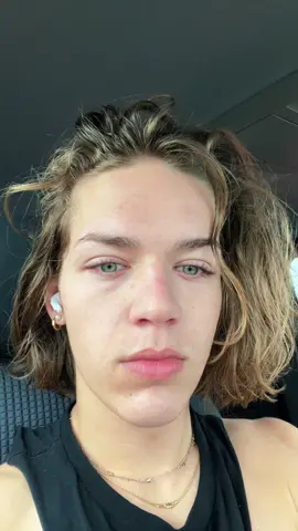 hey whatre you doing this saturnight? are you busy?