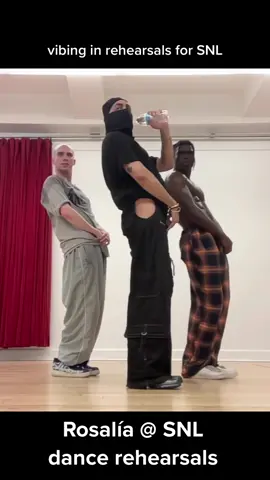 I had so much fun creating the choreography for the @nbcsnl performance of @La Rosalia in New York. 😍 R, the team and my beautiful dancers absolutely killed it. FULL MOTOPAPI VIBEZ  #chickenteriyaki #rosalia #choreography #snl