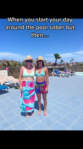 Summer holiday #poolparty #drunkonholiday #friendshipgoals 