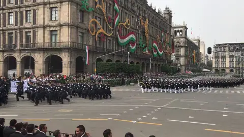 Desfile militar, Orgullo Mexicano 🇲🇽🤗🤩 #mexico#ejercito#historia#centrohistorico #cdmx#zocalo#marcha#15deseptiembre#viral #orgullo#pais#trending