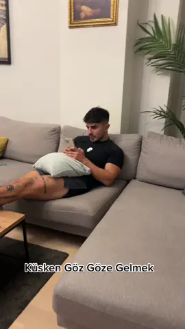 Sevgiliyle küsken göz göze gelmek