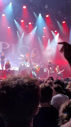 EPICA in Tilburg at their anniversary ❤ It was magic and I was honored to be there🤘#epica #simonesimons #markjansen #isaacdelahaye #robvanderloo #coenjanssen #arienvanweesenbeek 