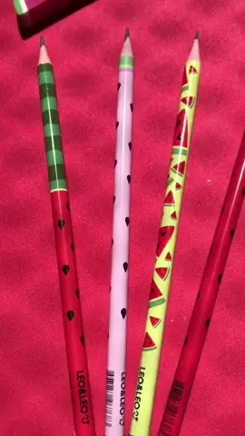 Lápis melancia com borracha Leo e Leo .#lapis #leoeleo #leonora #lapiscomborracha #estudar #escrita #estudantes #coisadepapelaria #materialescolar 
