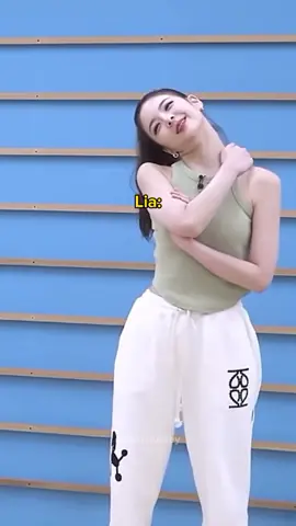 Chaeryeong no tiene huesos #itzy #yeji #lia #foryou #ryujin #chaeryeong #yuna #fyp #itzyofficial #midzy #parati #kpop #sneakers