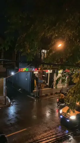 tidak ada yg lebih indah dari intro lagu payung teduh kecuali senyumanmu 🦋 #quotesoftheday🦋 #naturevibes🌿 #nightambiance #sadvibe 