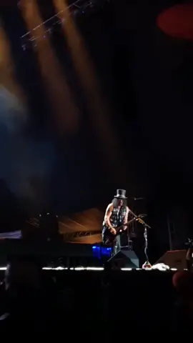 #gnr22 #recife #brazil #youcouldbemine #slash #axlrose #duffmckagan #gunsnroses #gnr #gnfnr #werefnback #guitar #tour #southamerica