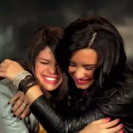 Selena Gomez and Demi Lovato #selenagomez #demilovato #delena #peopleyouknow #music
