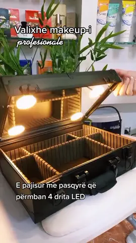 Valixhe e vogël profesionale makeup-i 👩‍🎨 #makeupartist #makeup #makeuptutorial #valixhe #makeupkit #kozmetik #viral #produktekozmetike #tirana #beauty #Beautyline #foryoupage #fypシ #fyp #pink 