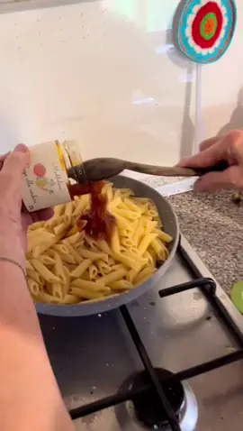 Il prodotti di nonna Maddalena sono disponibili sul sito di maddalena conserve, www.nonnamaddalena.it #nonnamaddalena #sughi adv