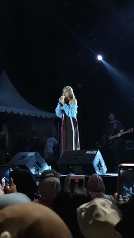 hargai waktu dgn org yg klian syg #mahaliniraharja #senseymusicstage #chizleadergoldslice