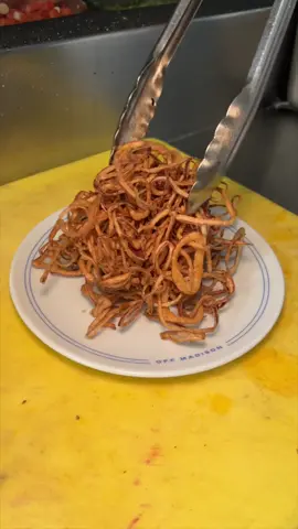 The perfect lunch side DOES exist! 🧅🔥 Our mountain of fried onions. #MARKSOFFMADISON #NYC #fyp #friedonions #newyorkcity #fries