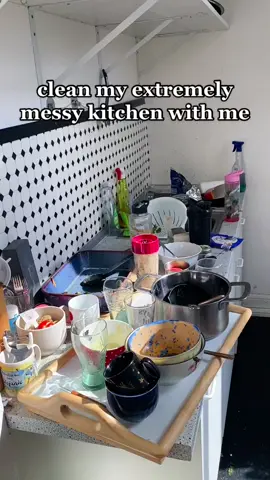 Clean my extremely messy kitchen with me✨♥️ #CleanTok #cleaning #cleaningtiktok #kitchencleaning #reorganizing #decluttering #organizing #timelapse #mess #fyp 