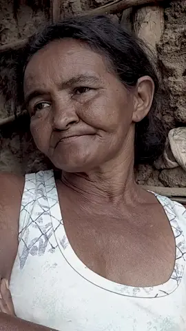 É muito sofrimento. Mas juntos podemos mudar essa realidade do sertão nordestino. #fome #fomenobrasil #miseria #nordeste #ajude #doação #amigosdobem #porummundomelhor 