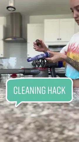 Diffuse and vacuum at the same time 👏🏼 #cleaninghack #cleaningtips #essentialoils