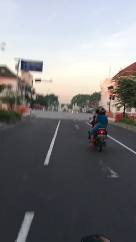 Isuk2 ncen enake motor2an bareng ayang 🥰 #videomentahan #mentahan #jogja #jogjaistimewa #jogja24jam #0km #0kmjogja #malioboro #malioborojogja #jalanjalan 