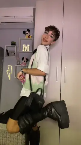 Un po’ scolaretto…🧸💚🎀 #fakebody⚠ #mipreparoconvoi #makeuptutorial #fyp #winx 