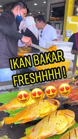 Siapa yang suka sangat ikan bakar. Boleh tengok video ni sampai habis ! 🤭🥰    #fyp #fypシ #fypシ゚viral #fypageシ #foryou #foryourpage #foryoupagе #fypppppppppppppppppppppppppppppppppppppppppppppppppppppppppppppppppppppp #viral #fypp #fypdongggggggg #MakanLokal #reels #makkimbong #seafoodlovers #MYFoodie #tapau #food #portlepak #makananviral #makananviralmalaysia 