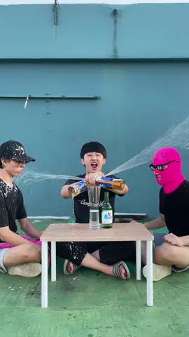 술자리에서 제압 당하는 방법 #술자리 #잡기술 #소맥 #beer #howto #꿀팁 #친구 #추천 #fyp #사회 #쓴맛 #제압 #friend