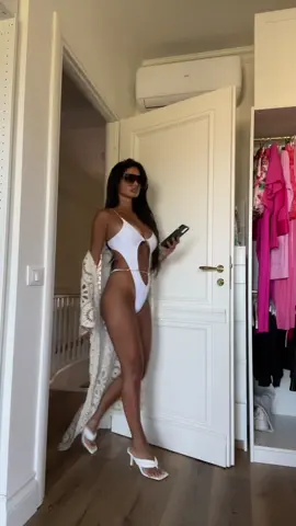 Pool party look #fyp #fakebody #mostviralvideo #poolparty #Summer 