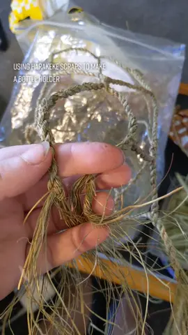 Replying to @meg_arte I ran out of harakeke to make the handle as long as I want (cross body) so I tied it off for now. #harakeke #lemonandpaeroa 