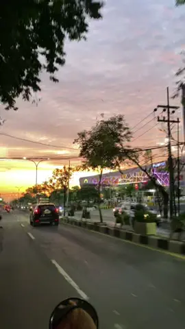 Mentahan nih gaess buat ngeprank temen atau vt anak senjaa nihh 😋🤪 📍Icon Mall Gresik #fyp #mentahan #videomentahan #mentahanvideo #sunset #senja 
