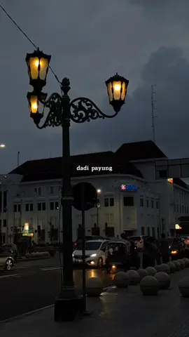 yo dadi payungmu pas udan..bar udan yo dadi pelangimu..tak kiro etuk atimu..jebul nggo pelarianmu🗿.. (Teteg ati x Rasah dadi pelangi x Klebus)