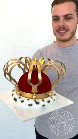 The Royal Crown! 👑  A blend of Cherry compote and Yogurt mousse…. 🤤 Who is your Queen? #amauryguichon #chocolate #crown 