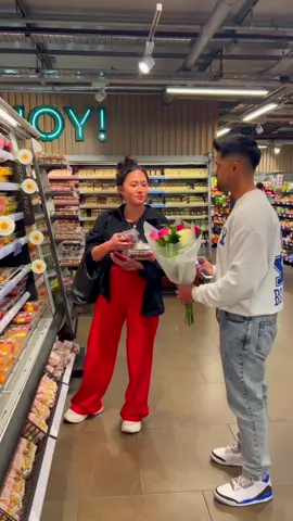 Kindness gives birth to kindness.. this made her day ❤️ #fyp #foryou #prank #interview #giveback #wholesome #kindness #socialexperiment #xyzbca #viral #mohibsheraz 