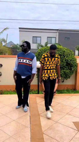 I just wish i could bend but my knees wont let me 😫😫😫 @Ny_Addae 🥂❤️