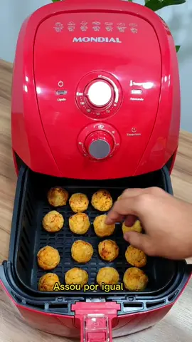 Bolinho fit com apenas 3 ingredientes! Gente, eu Amei a praticidade e rapidez que a Air Fryer da Mondial proporciona no preparo de diversas receitas! #receitas #airfryer #mondial #tiktokreceita 