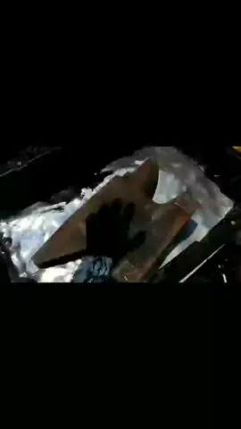 O mercúrio é tão denso que uma BIGORNA de ferro flutua nele!  Crédito: Cody' Lab. #foryou #viral 