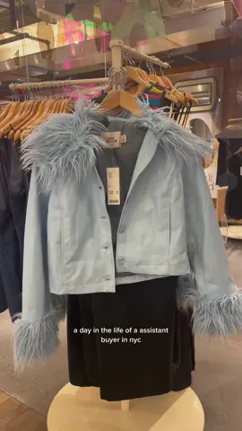 a glimpse of my work day as a retail  assistant buyer in nyc #fashion #nyc #nyclifestyle #fyp #fashiontiktok #fashioncareer 