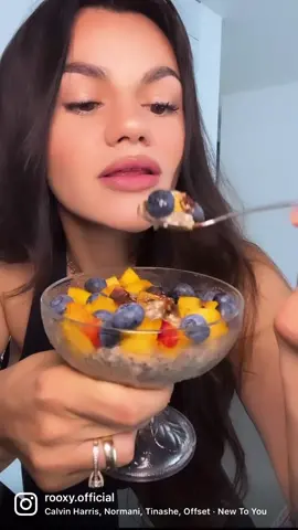 -31kg✨ Gesundes und schnelles Frühstück, perfekt für deine Diät Zutaten:  2 EL Haferflocken  1 EL Chiasamen  1/2 Banane  150ml Wasser 1 TL Honig  Kurz aufkochen und paar Minuten kühlen lassen  Topping nach deiner Wahl 💖 #rooxy #frühstück #frühstücksideen #breakfast #healthyfood #healthy #diet #diätrezepte #EasyRecipes #viral #deutschland #foryou #foryoupage #weightloss #abnehmen #food #yummy #caloriedeficit #lowcarb #fyp 