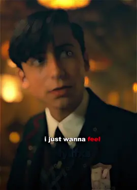 (222) ☹  #numberfive #fivehargreeves #fivehargreevesedit #theumbrellaacademy #aidangallagher