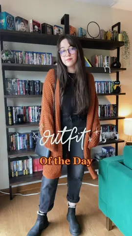 Peep the Gilmore Girls DVDs in the background 👀 #OOTD #fitcheck #fallfashion #drmartens #docmartens #drmartensofficial #drmartensoutfits #drmartensstyle #drmartens2976 @drmartens #gilmoregirls 