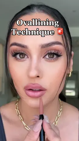 I actually loved how it turned out and kind of already do this similar technique already, would you try it?                                                Ib: @katia Haek #makeuphacks #ovallining #liplinerhack #fullerlipshack #makeuptutorial #ShowOffLandOFrost 