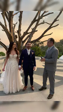 #vemnoplay pra curtir um pouco da cerimônia da Karina e do Ricardo, nesse SEXTOU com pôr-do-sol dos sonhos, no lindo e diferente HIS EVENTOS, em Mogi das Cruzes! #rafaelspinellicelebrante #celebrar #celebrantedecasamentos #celebrantesocial #pordosol #casar