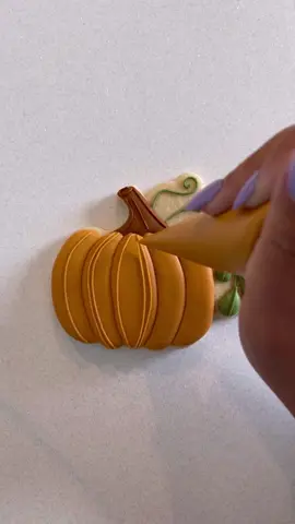 #sweetandsavorykaty #royalicingcookies #cookiedecorating #bakersoftiktok #cookies #food #dessert #texas #houston #satisfying #taylorswift #halloween #trickortreats #fall #autumn #pumpkin #pumpkinseason 