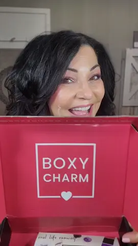 September Base Box ❤️#giftedbyboxy #boxycharm #septemberboxycharm #baseboxycharm #unboxing #ofrasignaturepalette #signaturepalette #toofacedmascara #dewyhighlighter #eyebalm #phantomliner #tyntcosmetics @boxycharm