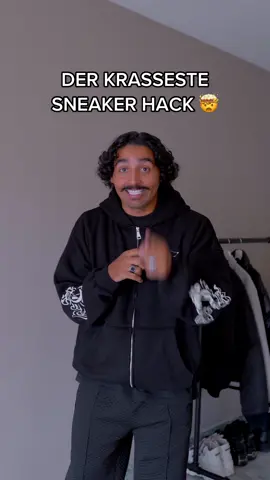 Wer kannte den? Probiert den Hack aus! ✌🏾#sneakers #sneaker #sneakerhead #sneakernews #jordan4 #airmax #nike #sneakerhack #sneakerhacks #hacks #tipps #sneakertips #lifehacks #LifeHack #clothinghacks #DIY #nikeair #nikeairmax #niketns #nocta #drakenocta #deutsch #streetwearde #fashion #fashiontiktok #fashionhacks #outfitinspo #fitcheck #trends2022 