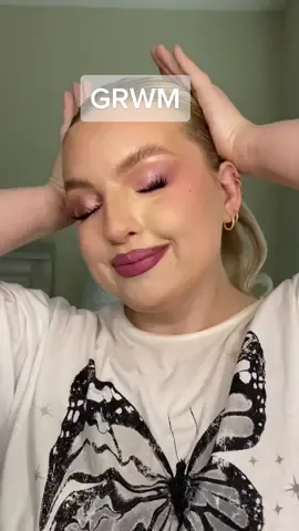 Still getting ready for work tho 🙄 #ShowOffLandOFrost #grwm #grwmmakeup #grwmroutine #MakeupRoutine #pinkmakeup #blush 