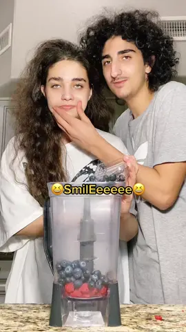 Make a smoothie with me and my brother🤪…I’m in A moOD😚 @mony_sadi #smoothie #foryou #fyp #viral #brother