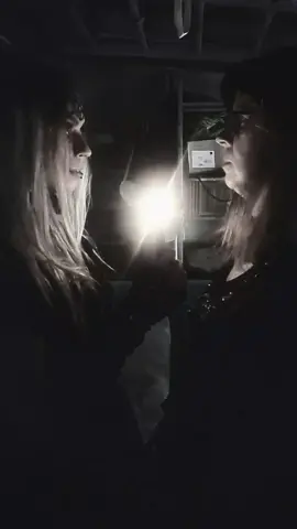 Ma maman voulais partager ma passion avec moi 🥰🥰 ⚠️ce n'est pas parfait nous le savont très bien alors merci de ne pas critiquer ou sinon je bloquerait directement ⚠️ 