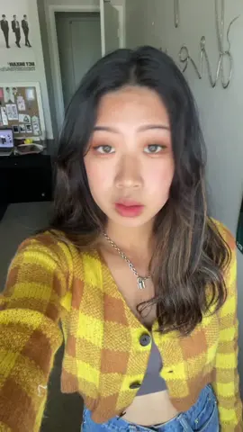 guess what kpop dance cover i was dressed for 💛 #kpopfyp #kpopdancecover #kpoptransition