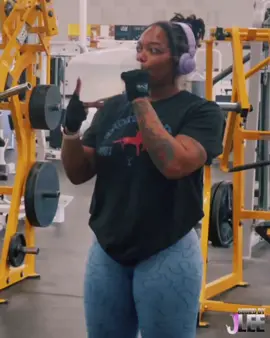 Let’s put in some work 💪🏽 #fyp #Fitness #gym #blackfitness #personaltrainer #fullbodyworkout #weightlifting #blackfitnesswomen #BlackTikTok 