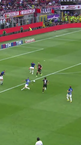 É un assalto continuooo 🔥🔥 #tonali #theohernandez #acmilan #sempremilan #alwaysmilan #tiktokcalcio #footballtiktok 