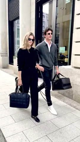 Nylon is undeniably one of the must-have fabrics of the season. Both, the Nico and Mira series, are made of lightweight, recycled polyester for a casual cool look this #FW22 season. Get yours in stores and on aignermunich.com #AIGNER #newin #bagoftheday #StreetStyle #Munich #OOTD #luxurybaglover #luxurybag #PROGRESS #hamburg #obsession 