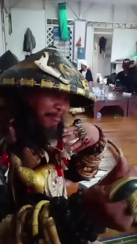 Beliau adalah salah seorang dari komunitas 